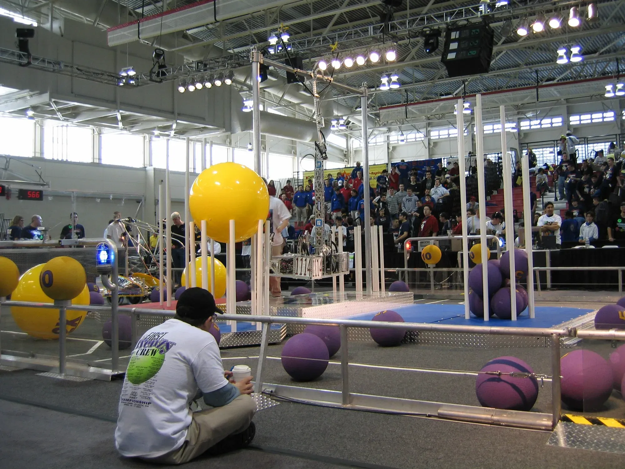 Simbot Simon competing in 2004